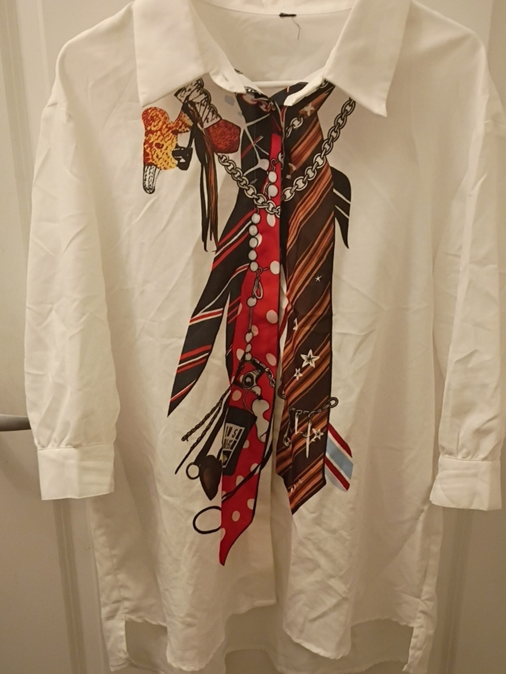 Source Unknown White Button-Up Blouse with Multicolor Scarf Print